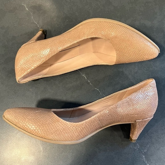 Ecco sz 38 US 7-7.5 taupe leather snake embossed pointed toe heels - Picture 8 of 12